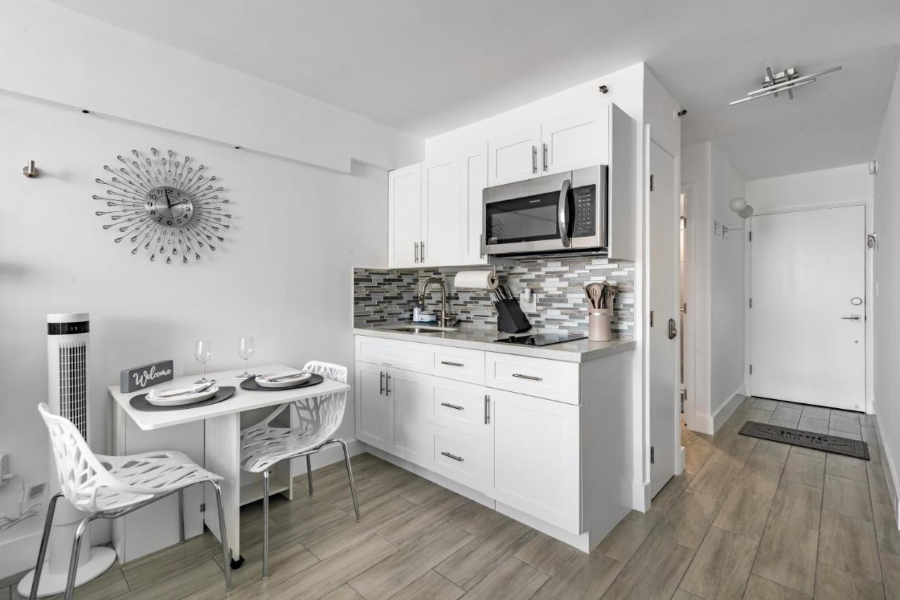Ferienwohnung Newly Renovated Oceanfront Studio W/ Balcony - Daytona Beach Exterior foto