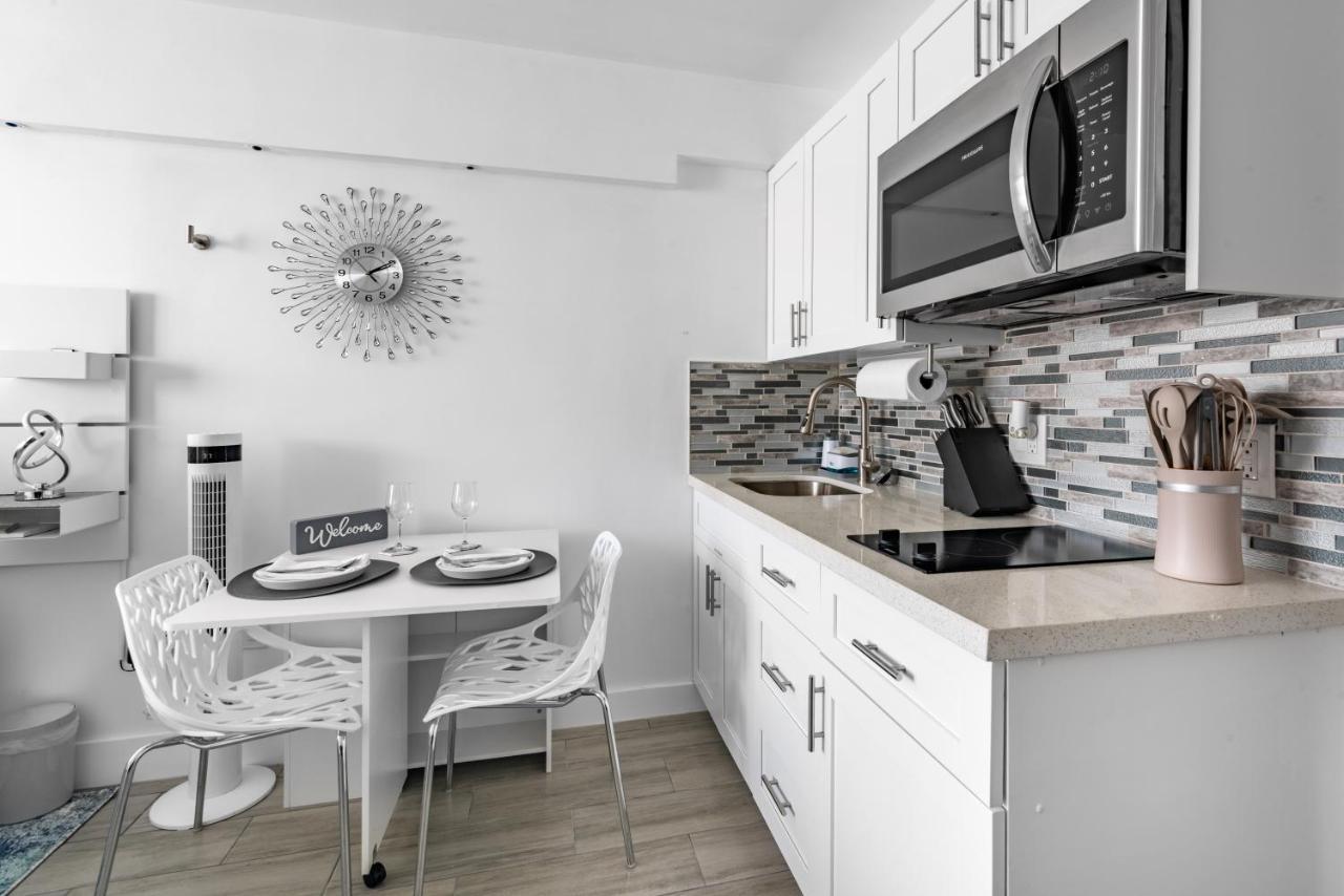Ferienwohnung Newly Renovated Oceanfront Studio W/ Balcony - Daytona Beach Exterior foto