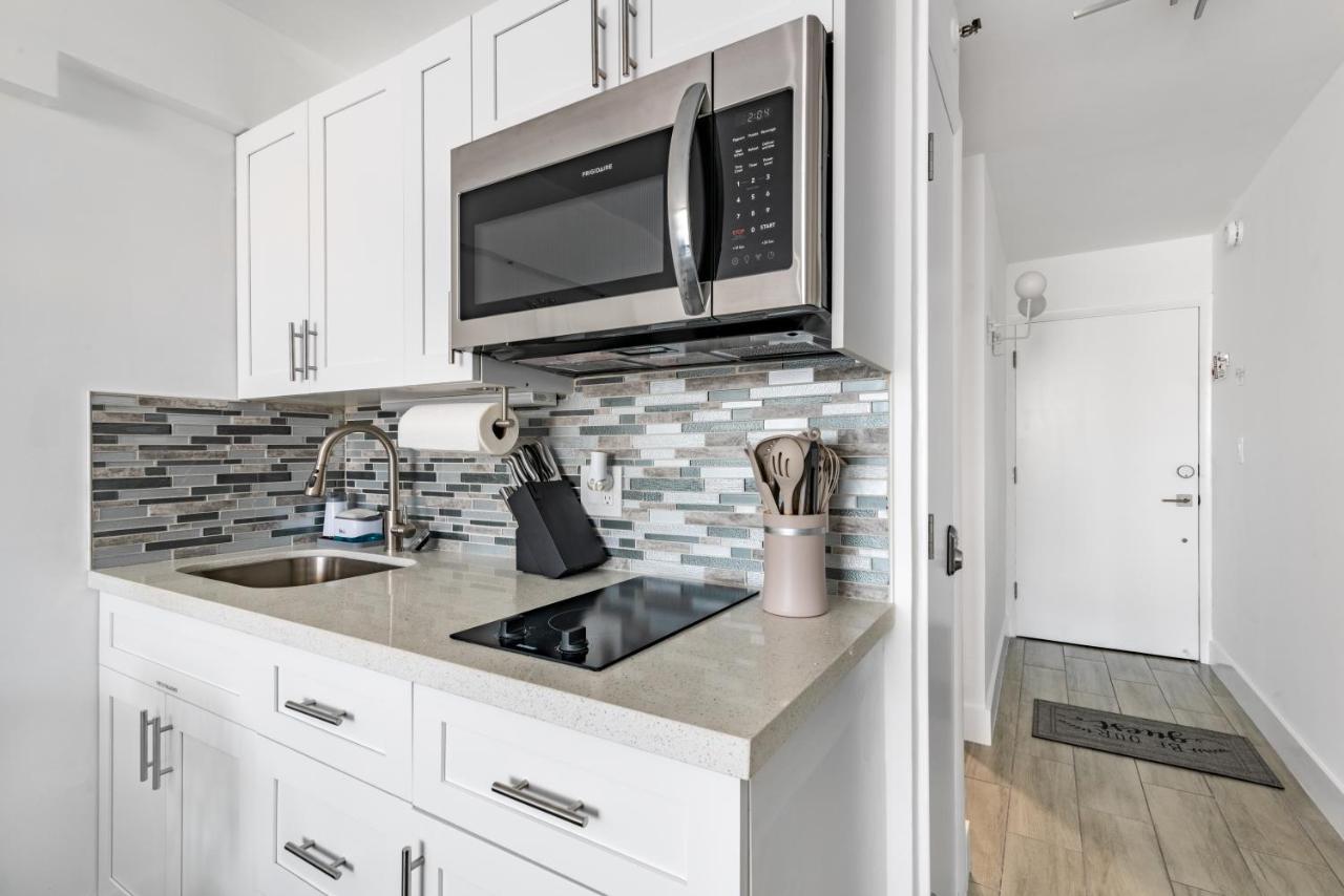 Ferienwohnung Newly Renovated Oceanfront Studio W/ Balcony - Daytona Beach Exterior foto